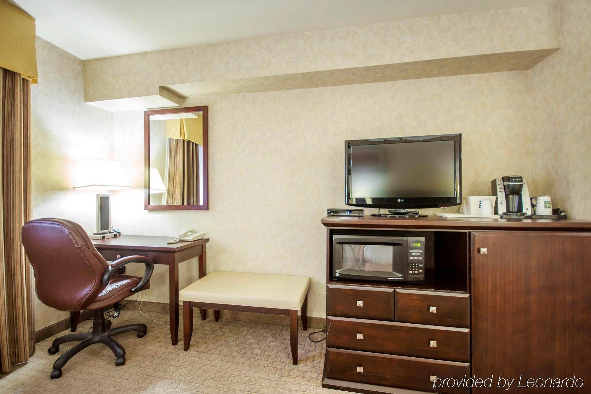 Quality Hotel & Suites ลังเลย์ ภายนอก รูปภาพ