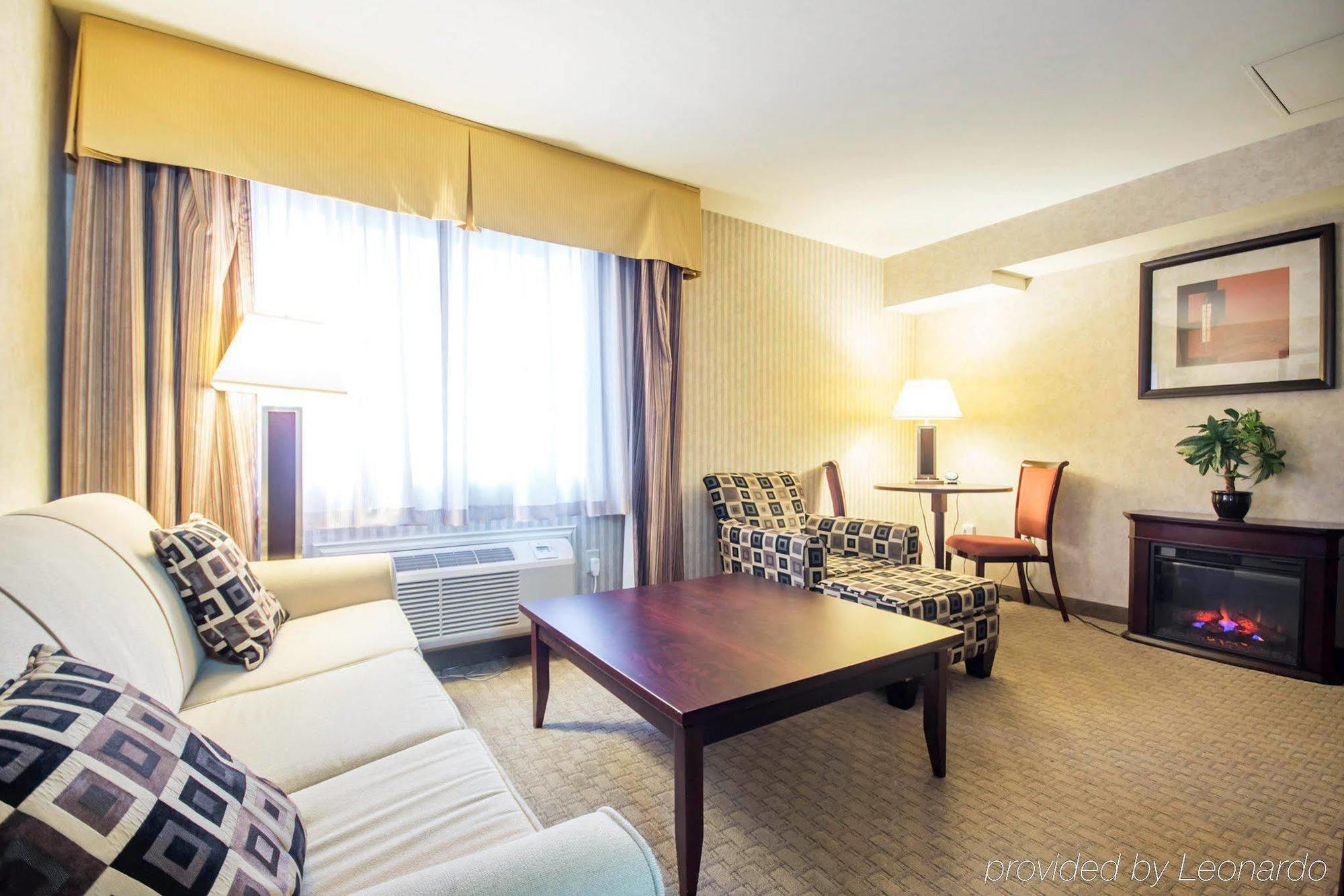 Quality Hotel & Suites ลังเลย์ ภายนอก รูปภาพ